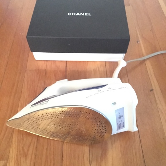 SOLD. Sorry. Chanel box with care guide. - Picture 3 of 6